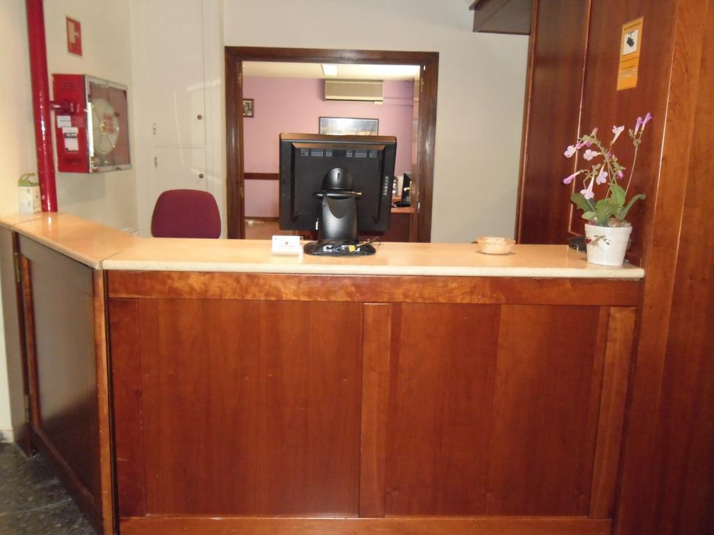 Hotel Escuela Madrid Luaran gambar