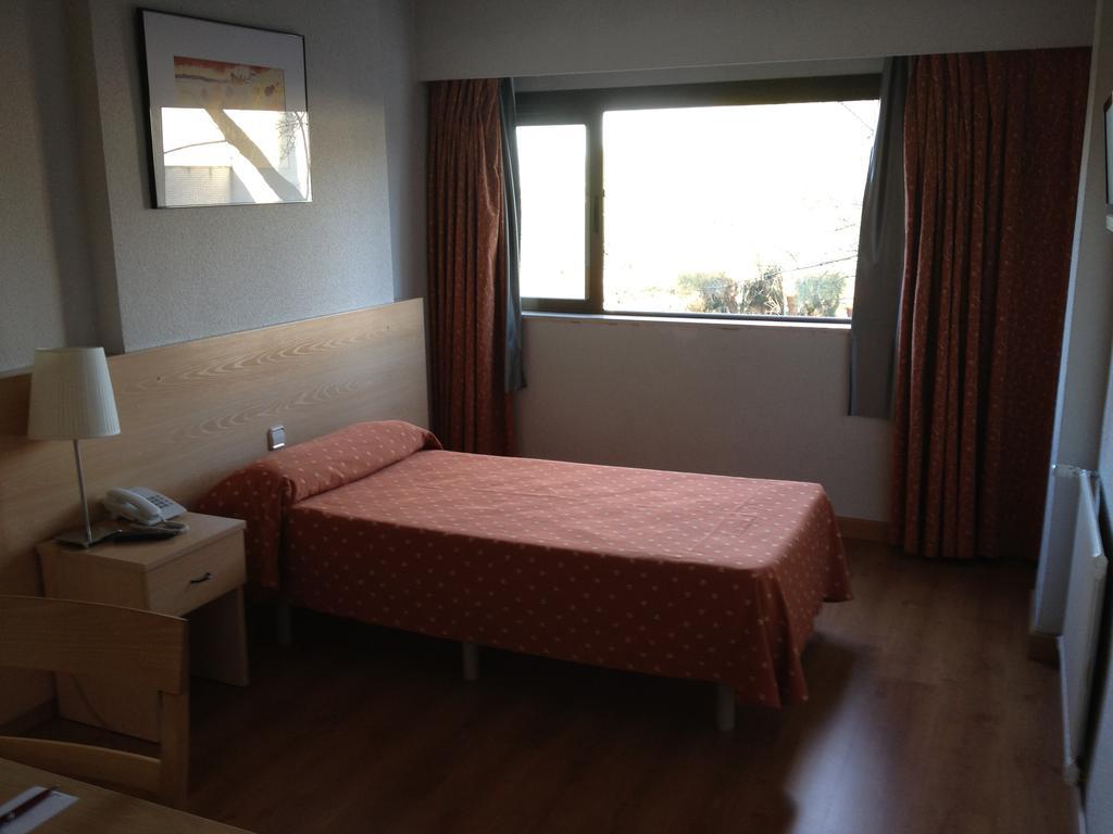 Hotel Escuela Madrid Bilik gambar