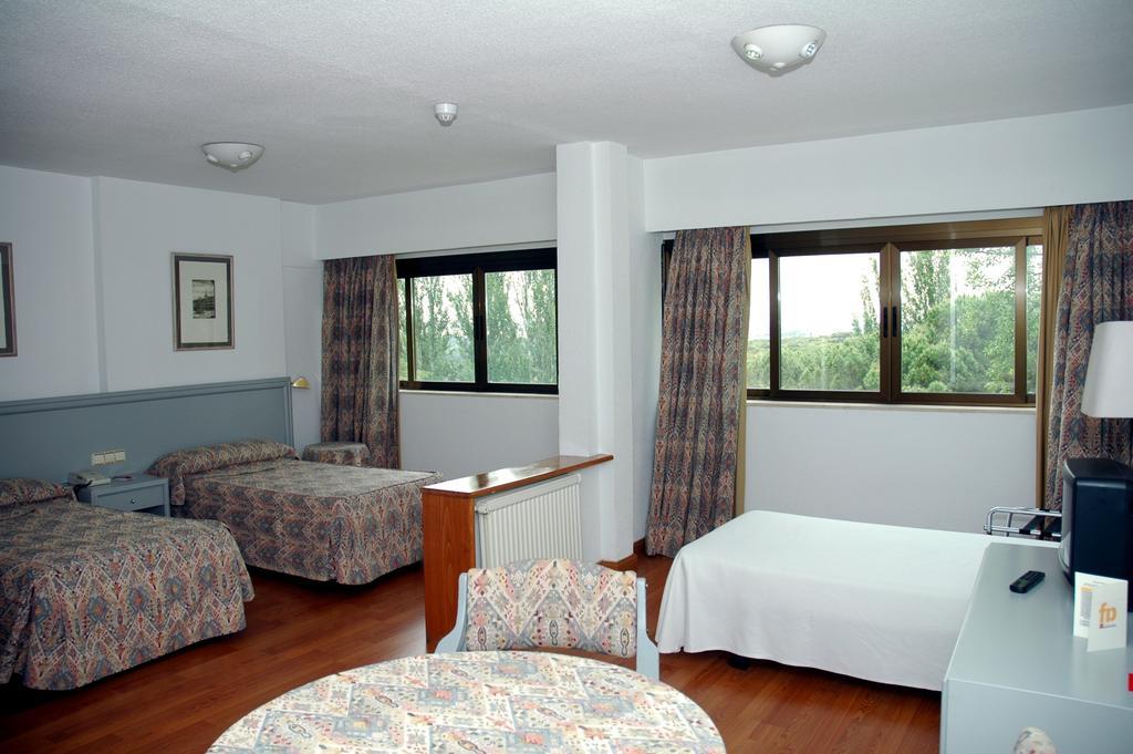 Hotel Escuela Madrid Bilik gambar