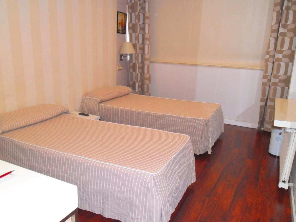 Hotel Escuela Madrid Luaran gambar