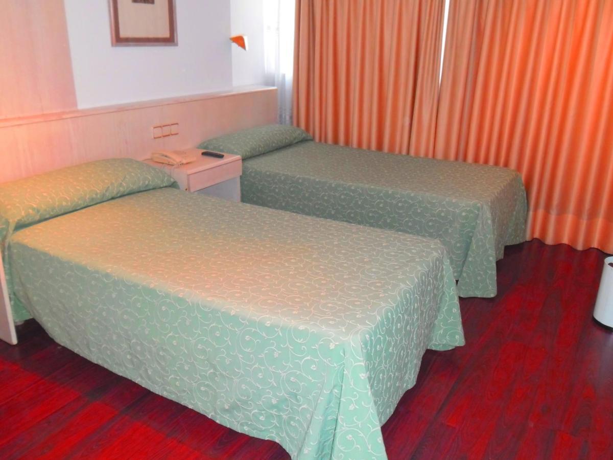Hotel Escuela Madrid Luaran gambar